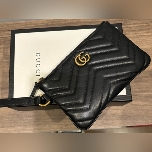 Women’s Gucci GG Marmont Wrist Wallet quilted Leather - Picture 3 of 11